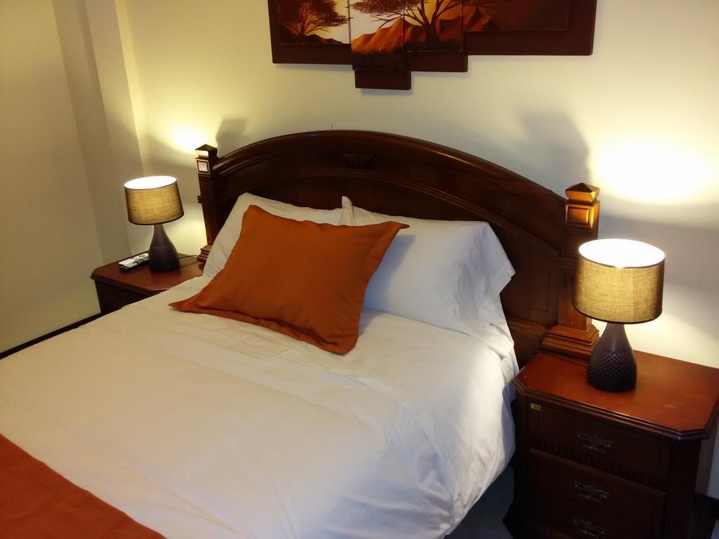 Hotel Las Mercedes Airport-Quito Tababela Rum bild