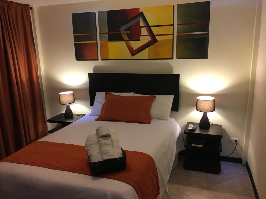 Hotel Las Mercedes Airport-Quito Tababela Exteriör bild