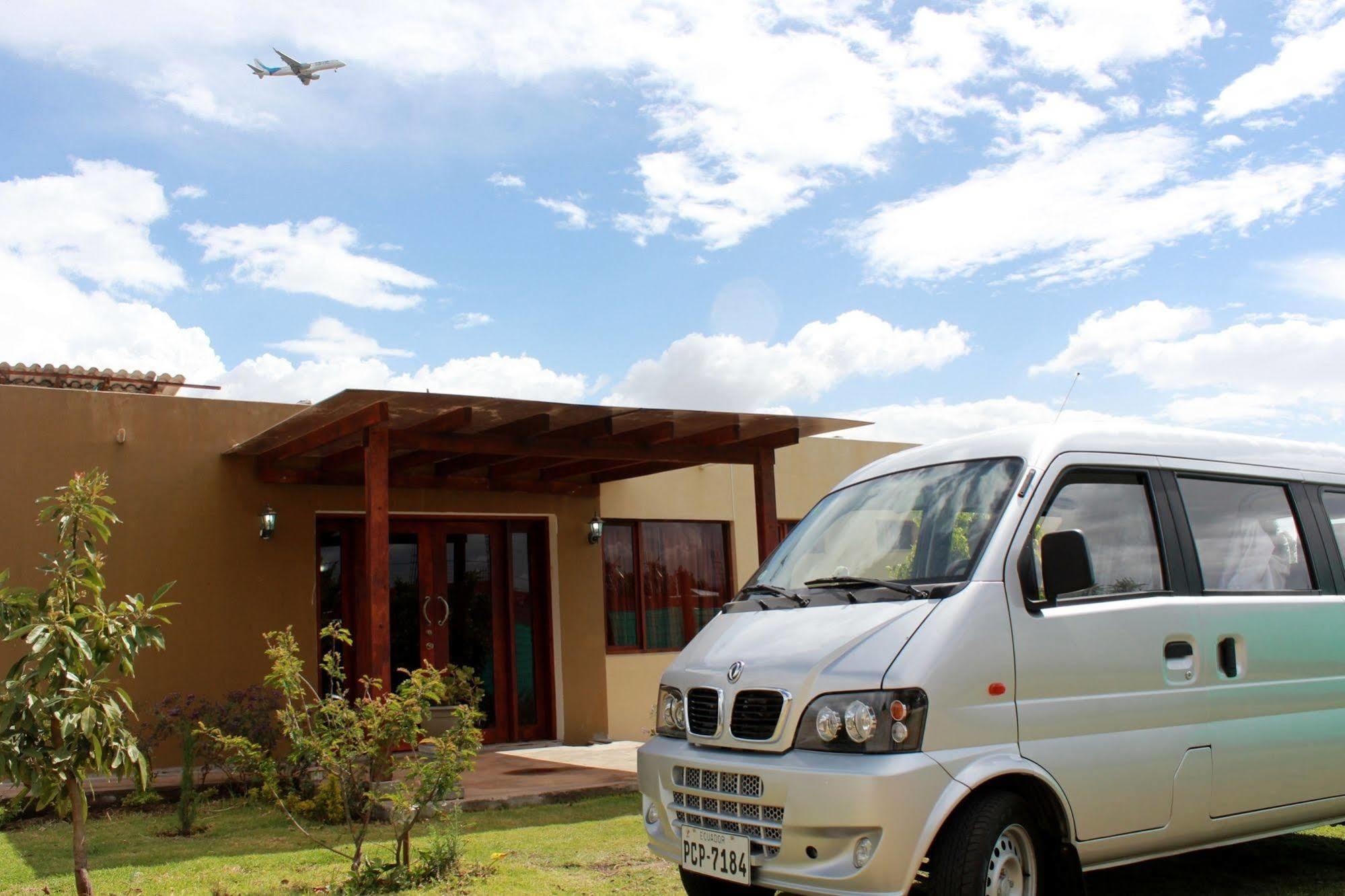 Hotel Las Mercedes Airport-Quito Tababela Exteriör bild