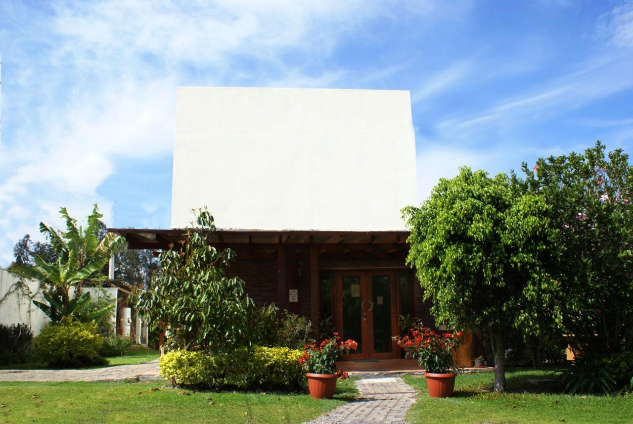 Hotel Las Mercedes Airport-Quito Tababela Exteriör bild
