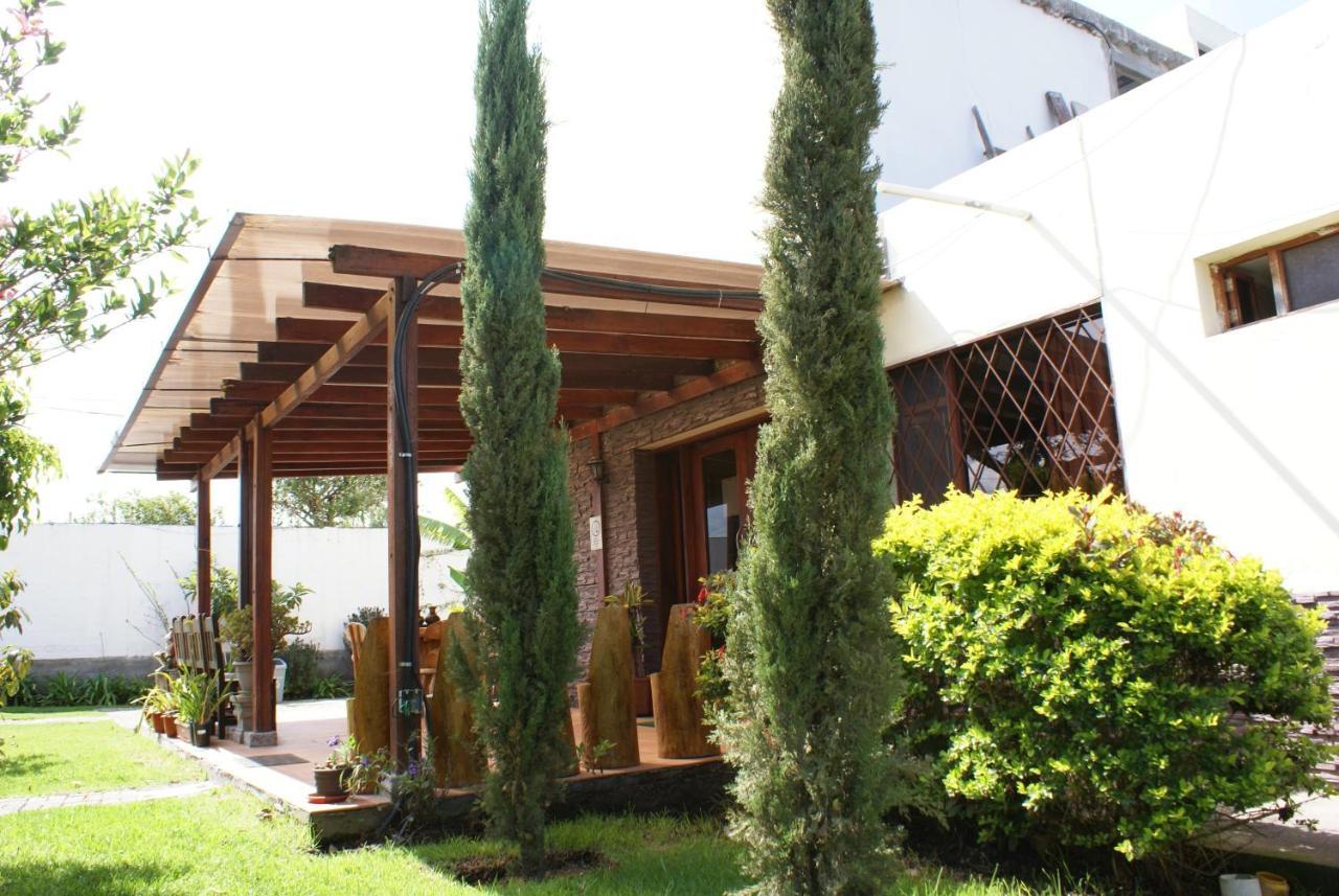 Hotel Las Mercedes Airport-Quito Tababela Exteriör bild